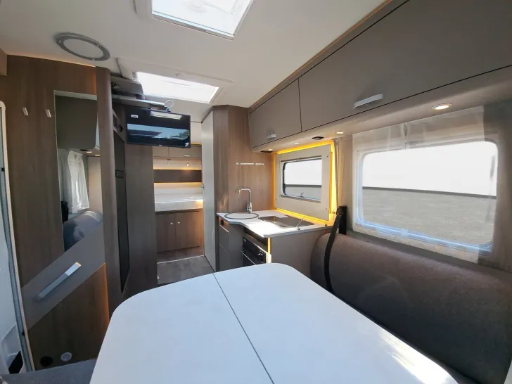 Fahrzeugbild Carado T 459 Pro+, Autom., Solar, TV, LTE, 3. Bett, Ofen #9