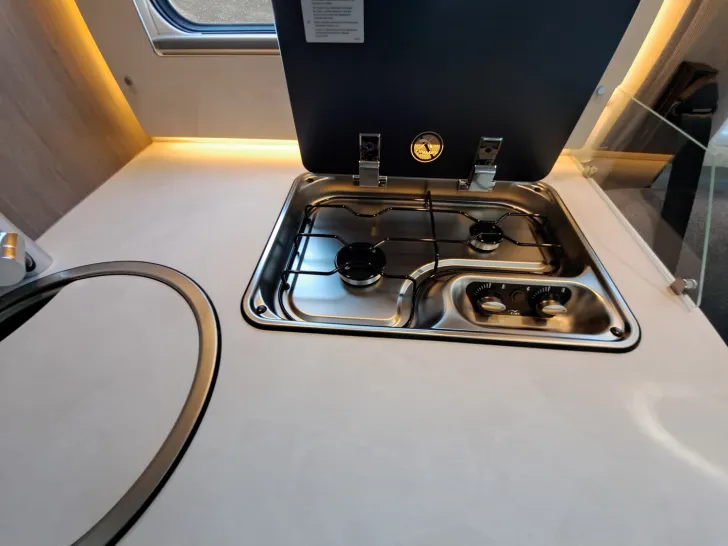 Fahrzeugbild Carado T 459 Pro+, Autom., Solar, TV, LTE, 3. Bett, Ofen #12
