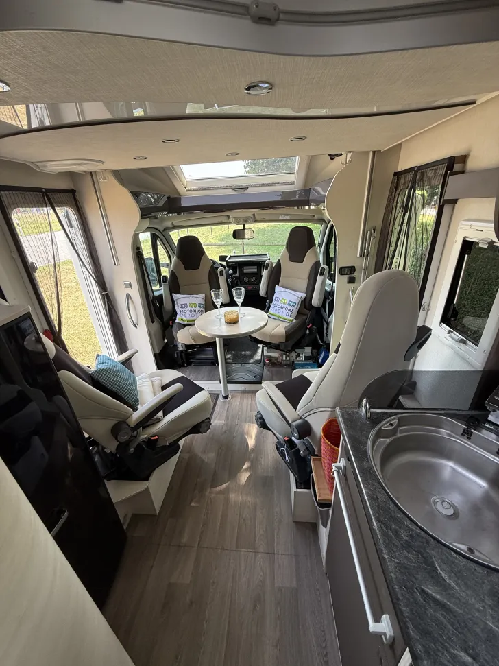 Fahrzeugbild Chausson Welcome 611 Travel Line 2 Aufbautüren, 2 Hubbetten #11