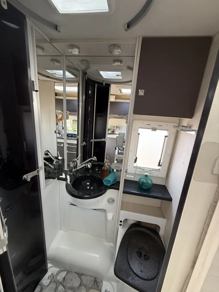 Fahrzeugbild Chausson Welcome 611 Travel Line 2 Aufbautüren, 2 Hubbetten #7