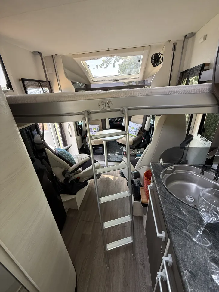 Fahrzeugbild Chausson Welcome 611 Travel Line 2 Aufbautüren, 2 Hubbetten #12