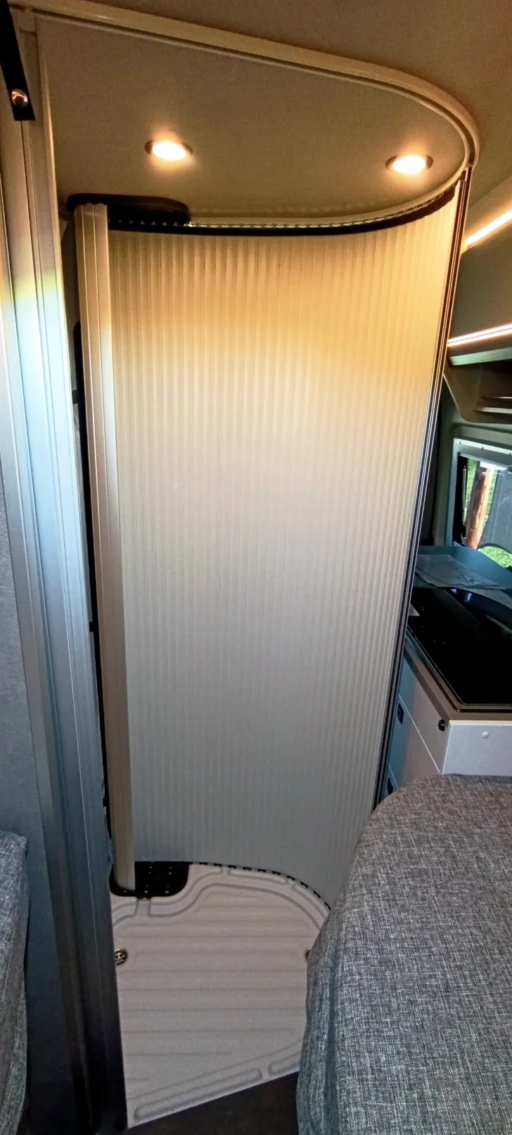 Fahrzeugbild Pössl Summit SHINE 600 LR Hat nur Überführungskilometer #13