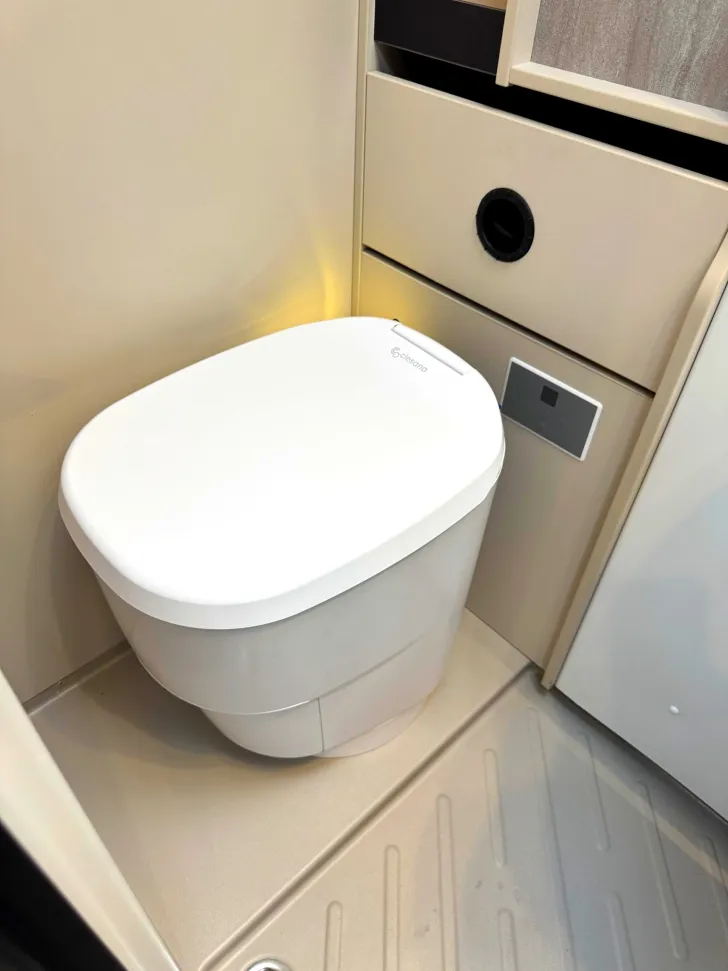 Fahrzeugbild Bürstner Signature SFT 7.0 GASTANK|NAVI|AUTOMATIK|AHK #24