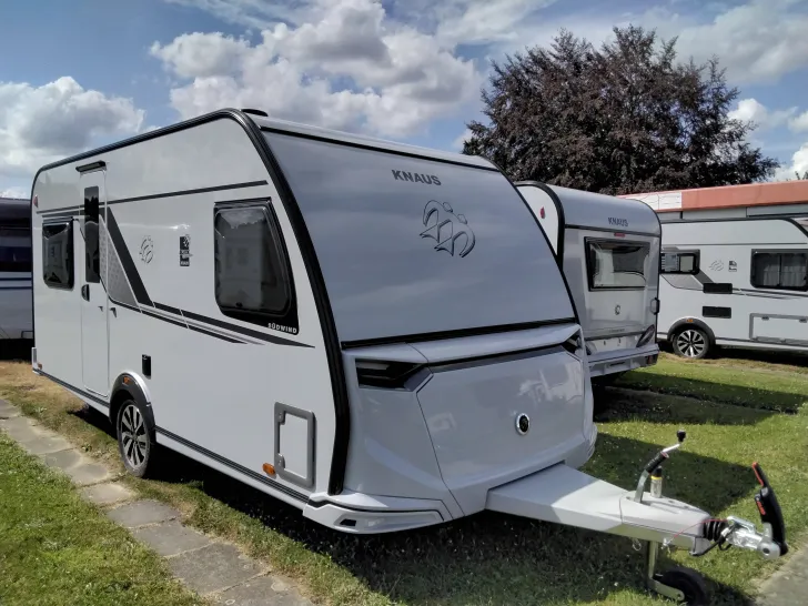Fahrzeugbild Knaus Südwind 450 FU Black Selection Modell 2026 #1