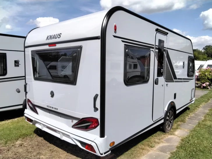 Fahrzeugbild Knaus Südwind 450 FU Black Selection Modell 2026 #4