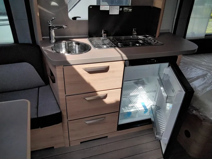 Fahrzeugbild Knaus Südwind 450 FU Black Selection Modell 2026 #9
