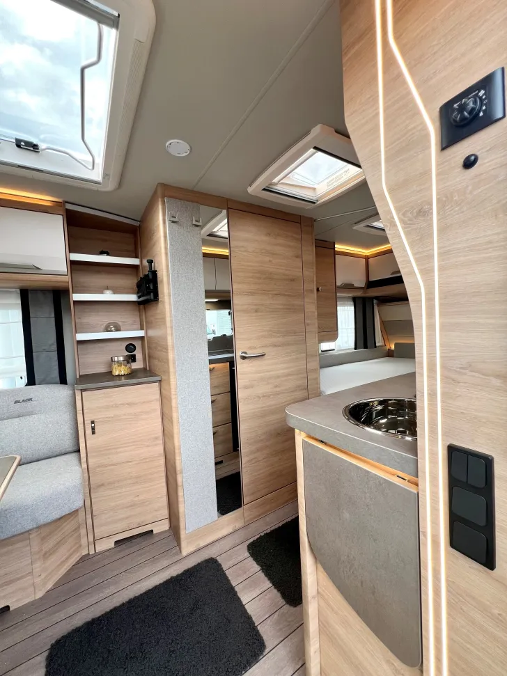 Fahrzeugbild Knaus Südwind 460 EU Black Selection #7