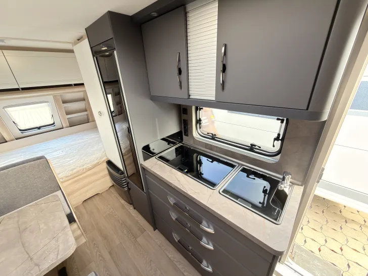 Fahrzeugbild Hobby De Luxe 490 KMF #11