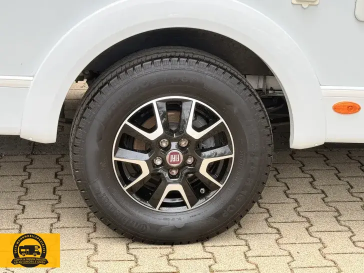 Fahrzeugbild Carado T 339 AT #Queensbett #Rollerträger #14