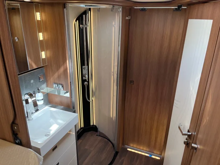 Fahrzeugbild Carthago chic s-plus I 61 XL LE Summer Sale #19
