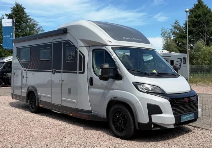 Fahrzeugbild Bürstner Signature SFT 7.5 Verfüg./Sparen Sie 9.677,- € #2