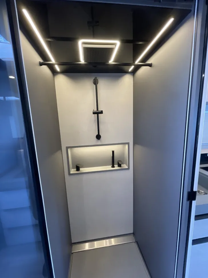 Fahrzeugbild Niesmann + Bischoff Flair 880 #25