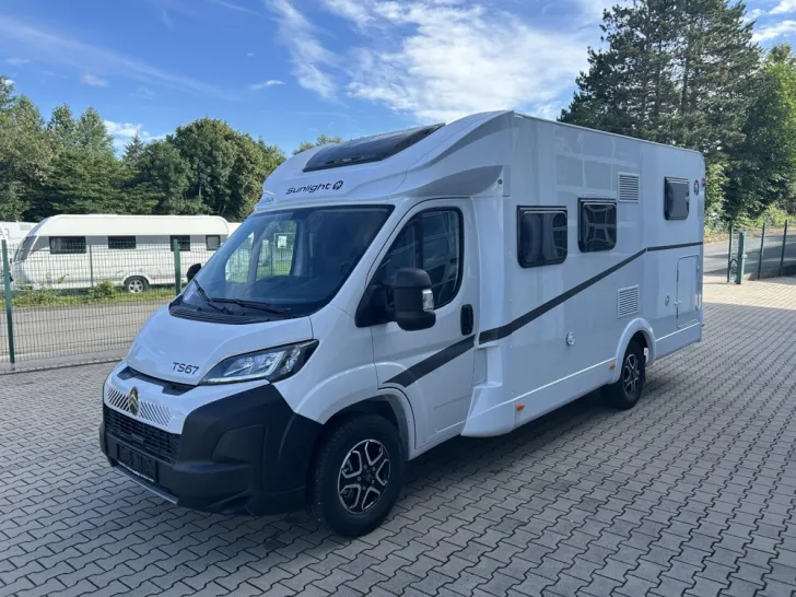 Fahrzeugbild Sunlight T 67 Sub #2