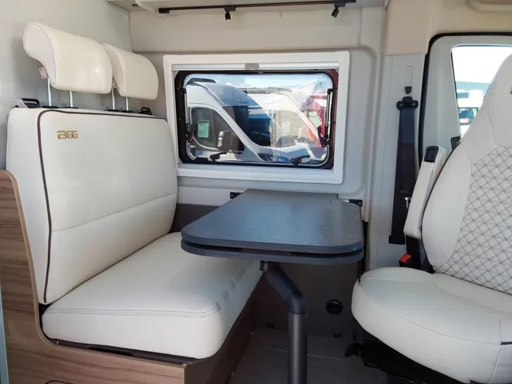 Fahrzeugbild Bürstner B66 C 600 Lederausstattung, Automatikgetriebe #6