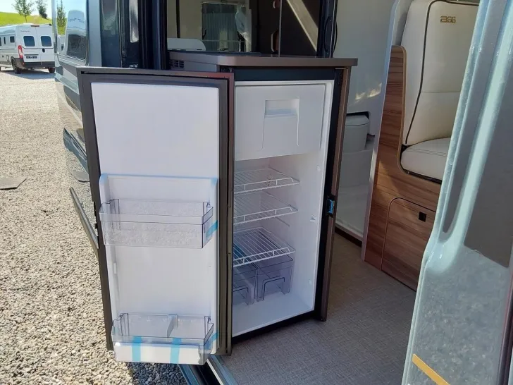 Fahrzeugbild Bürstner B66 C 600 Lederausstattung, Automatikgetriebe #10