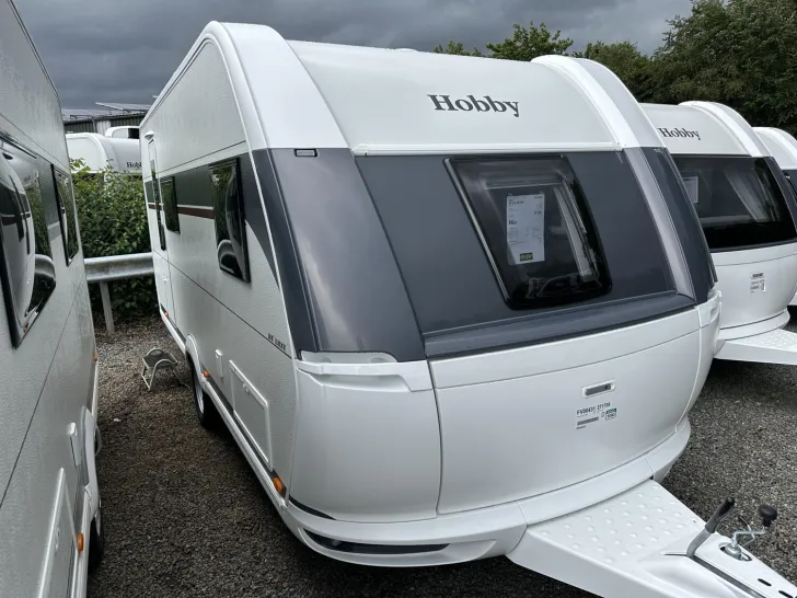 Fahrzeugbild Hobby De Luxe 490 KMF Modell 2027 #1
