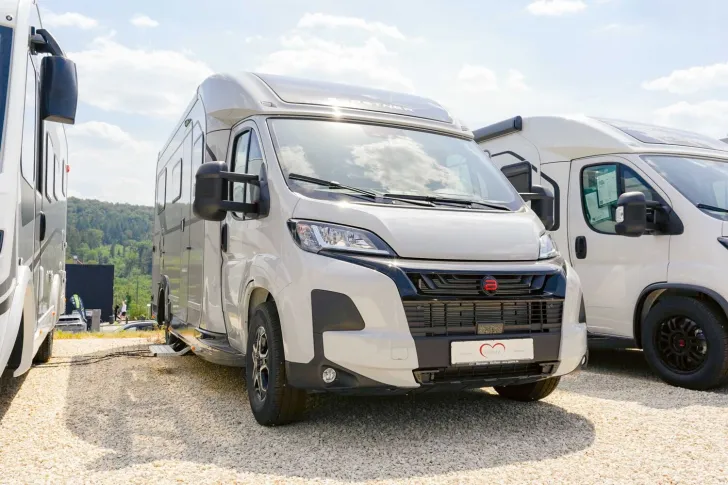 Fahrzeugbild Bürstner Signature SFT 7.0 *STEHT AB SOFORT IN WERTHEIM* #6