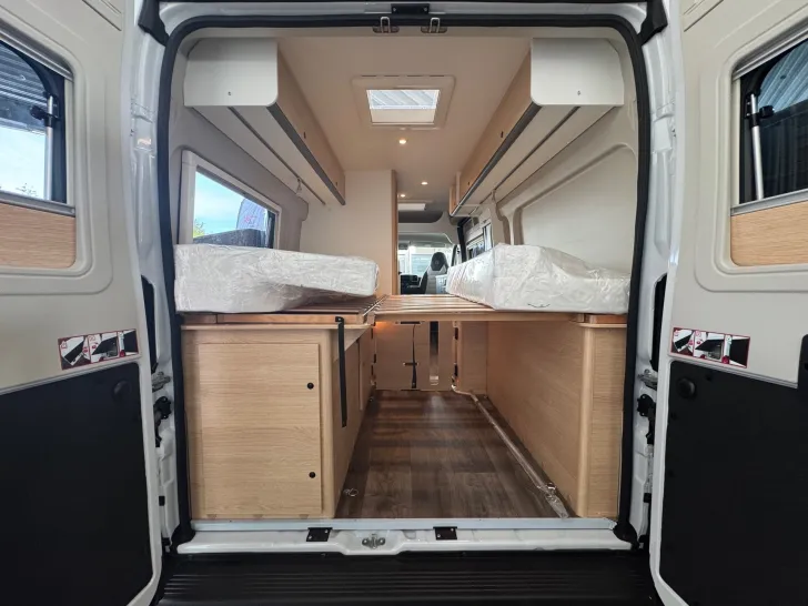 Fahrzeugbild Sunlight Camper Van CLIFF 602 Adventure Edition Trittstufe #12