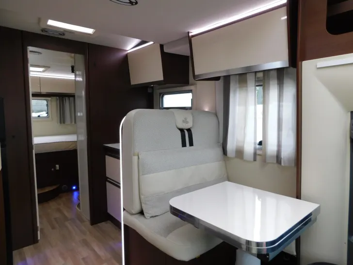 Fahrzeugbild Ahorn Camp Alaska TD Automatik, Hubbett, Luftfeder, TV+SAT #9