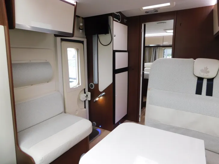Fahrzeugbild Ahorn Camp Alaska TD Automatik, Hubbett, Luftfeder, TV+SAT #10