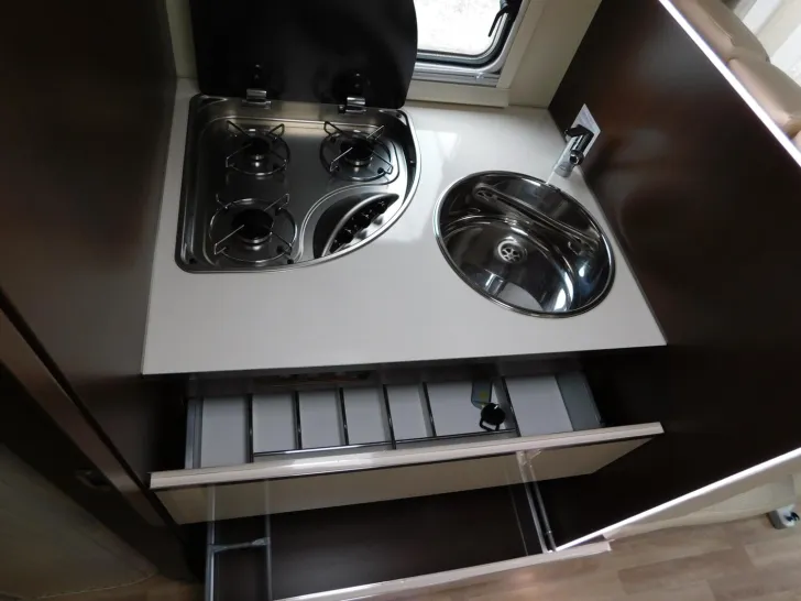Fahrzeugbild Ahorn Camp Alaska TD Automatik, Hubbett, Luftfeder, TV+SAT #17