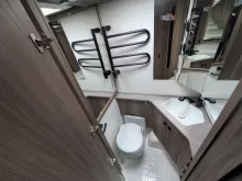 Fahrzeugbild Kabe Royal 560 GLE 2000kg/City-Wasseranschluss/Dunstabzugshaube/Antischlingerkupplung #13