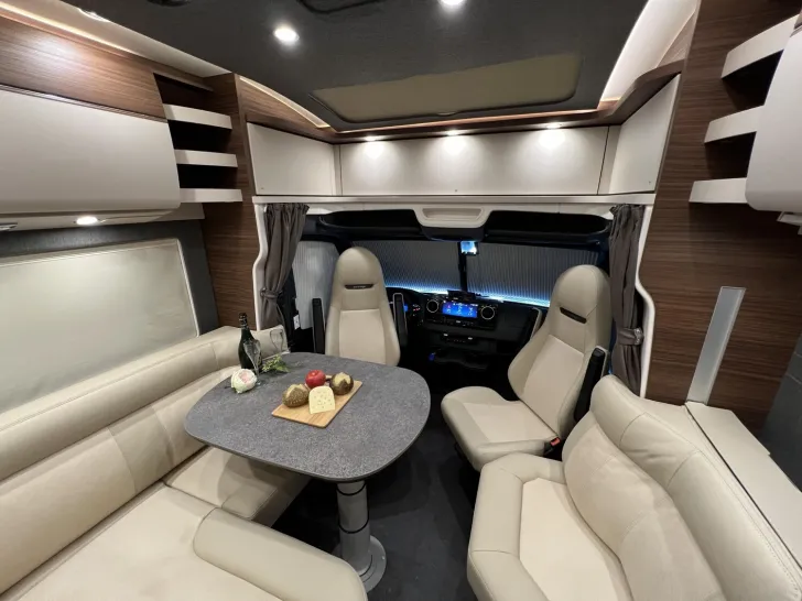 Fahrzeugbild Carthago chic c-line T 4.9 LE Mercedes (362) #14