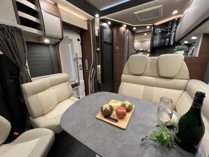Fahrzeugbild Carthago chic c-line T 4.9 LE Mercedes (362) #16