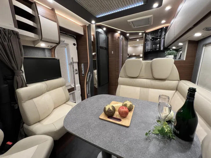 Fahrzeugbild Carthago chic c-line T 4.9 LE Mercedes (362) #17