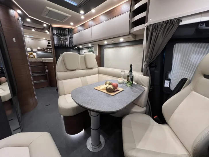 Fahrzeugbild Carthago chic c-line T 4.9 LE Mercedes (362) #18