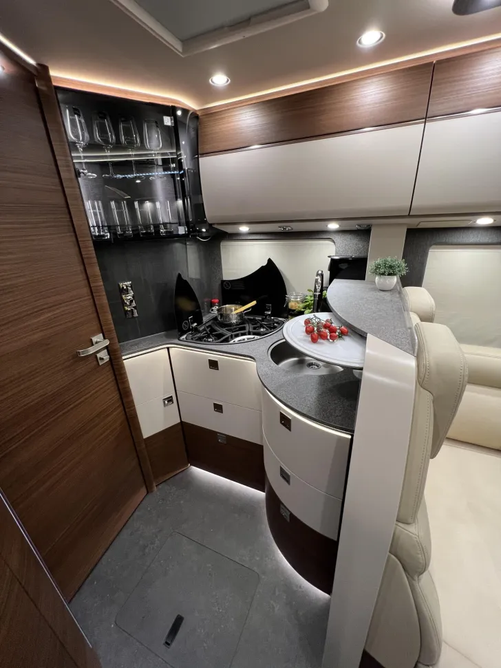 Fahrzeugbild Carthago chic c-line T 4.9 LE Mercedes (362) #21