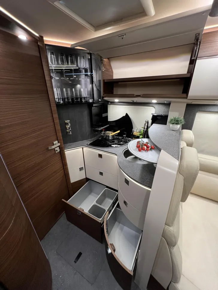 Fahrzeugbild Carthago chic c-line T 4.9 LE Mercedes (362) #22