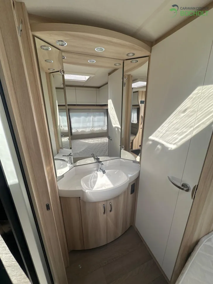 Fahrzeugbild Hobby De Luxe 460 UFe InterCaravaning 1500 kg / Mover / Markise / ETS #13
