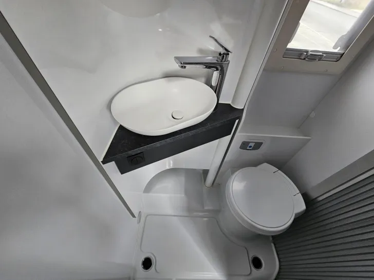 Fahrzeugbild Adria Matrix ALL-IN 600 SL ZusatzLuftfederHA|L-Dinette #9