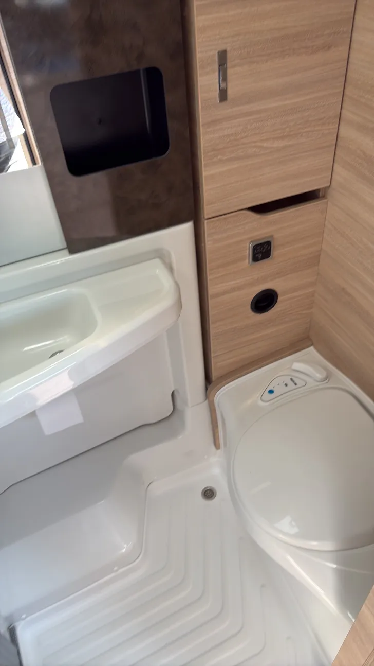 Toilette Knaus Van TI Plus 650 MEG Sofort verfügbar