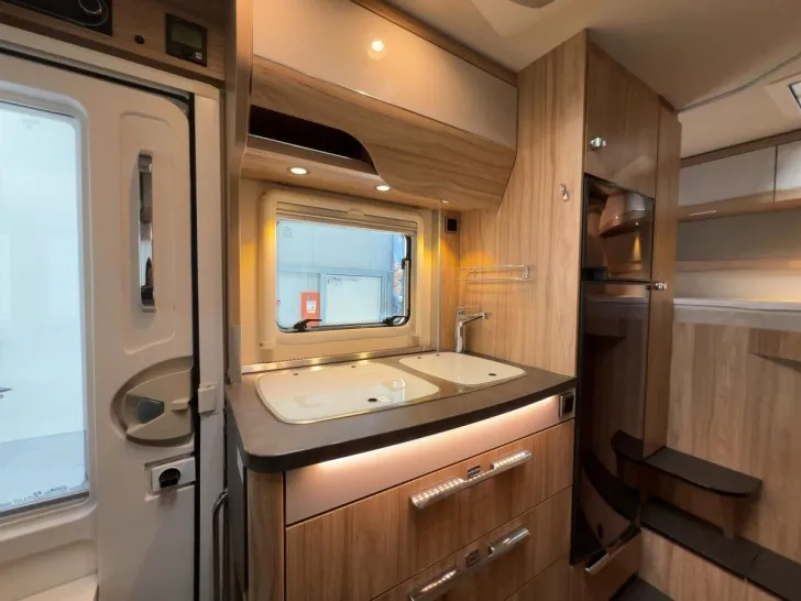 Fahrzeugbild Hymer Exsis I 504/1.Hand/Festbett+Hubbett/FINANZIERUNG #13