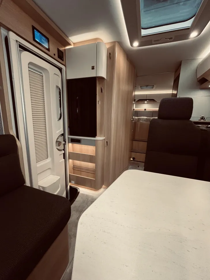 Fahrzeugbild Hymer B-Klasse MC I BlackLine 600 YOUNG CAMPER #9