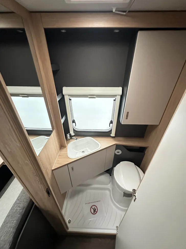 Fahrzeugbild Knaus Sport 420 QD Duschausbau #17
