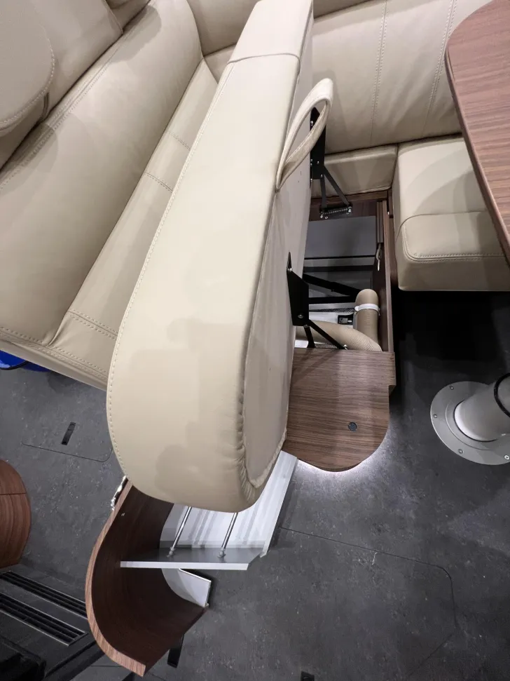 Fahrzeugbild Carthago chic c-line T 4.9 LE Mercedes (356) #39