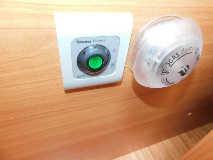 Fahrzeugbild Knaus Sport 420 QD 1300 kg,Sackmarkise,Gas-Alarm #17