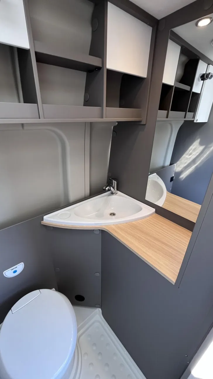 Fahrzeugbild LMC Innovan 640 #13