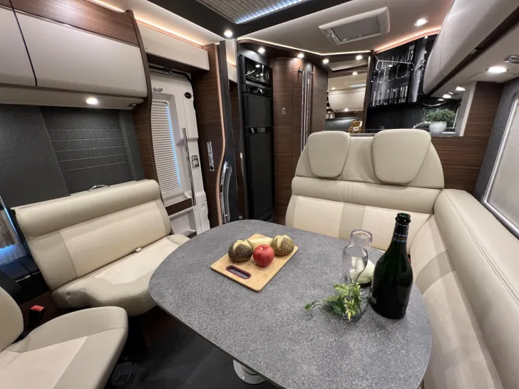 Fahrzeugbild Carthago chic c-line I 4.9 LE Mercedes (368) #16