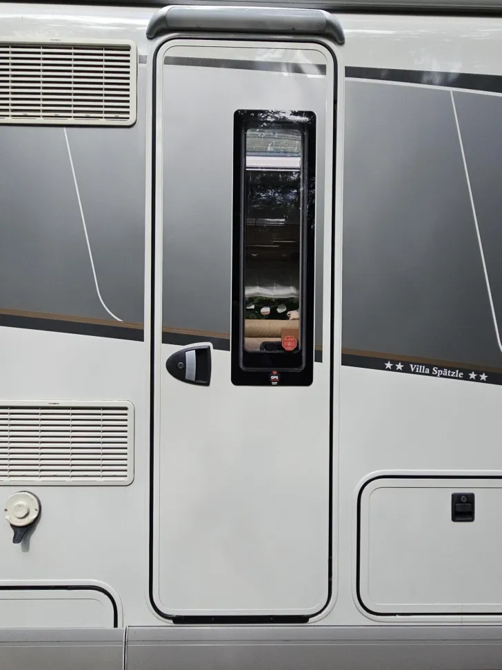 Fahrzeugbild Carthago chic c-line I 4.9 LE L auf Okt26|Alarm|WR|Solar #7