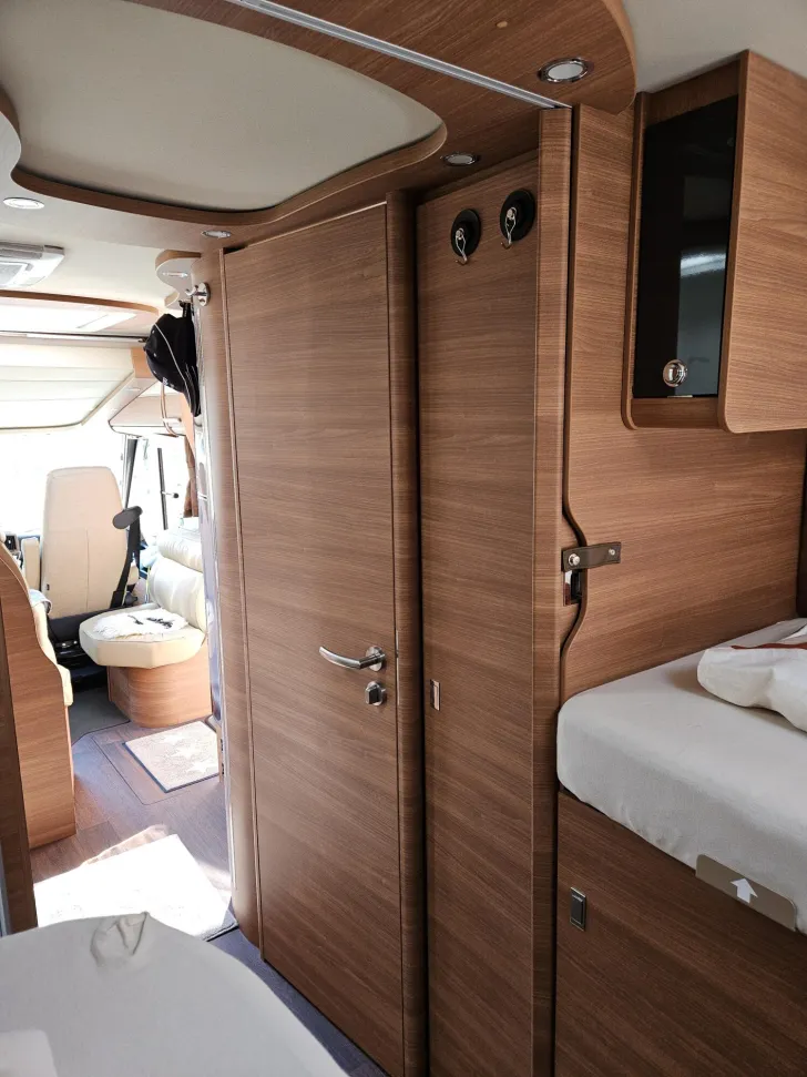 Fahrzeugbild Carthago chic c-line I 4.9 LE L auf Okt26|Alarm|WR|Solar #12