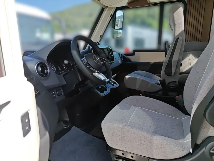 Fahrzeugbild Carthago C2-tourer I 141 KB LE comfort Mercedes #7
