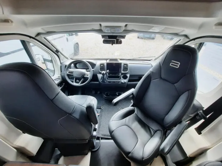 Fahrzeugbild Bürstner Signature SFT 7.1 Verfüg./Sparen Sie 12.306,- € #18