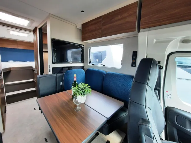 Fahrzeugbild Bürstner Signature SFT 7.1 Verfüg./Sparen Sie 12.306,- € #7
