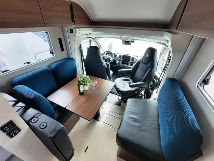Fahrzeugbild Bürstner Signature SFT 7.1 Verfüg./Sparen Sie 12.306,- € #8
