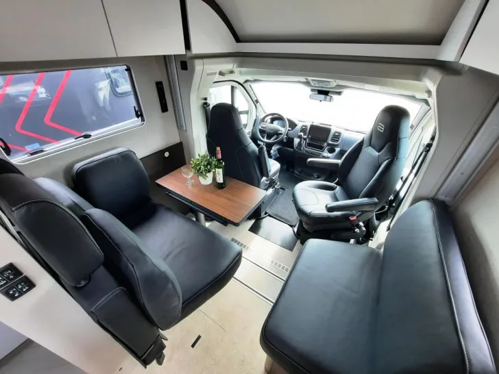 Fahrzeugbild Bürstner Signature SFT 7.1 Verfüg./Sparen Sie 11.356,- € #8
