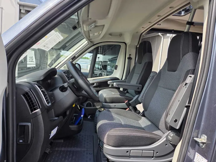 Fahrzeugbild Carado Camper Van CV 600 pro AT9G+Ausstelldach+Kamera #19